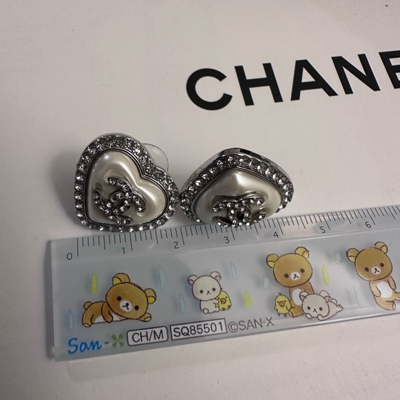 CHANEL Jewelry - 23A style stud earrings pearly silver hearts